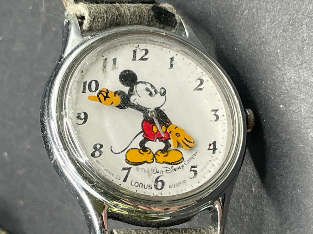 Vintage Disney Lorus Mickey Mouse Watch 30mm Women Black Leather Band V515-6000